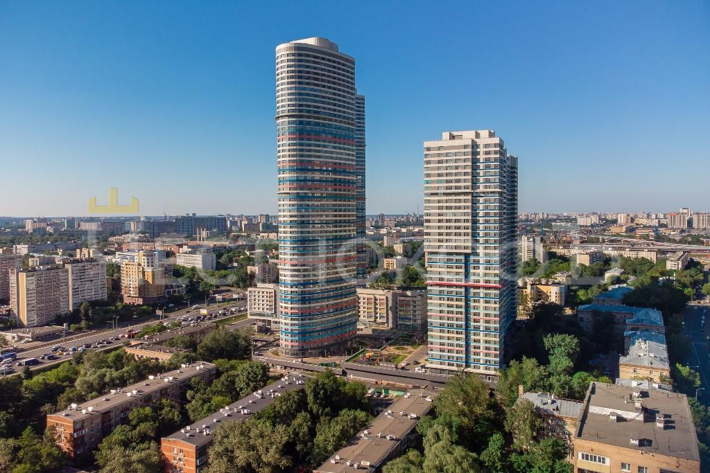 Царь в современной Москве: ЖК «Триколор» — новый дворец