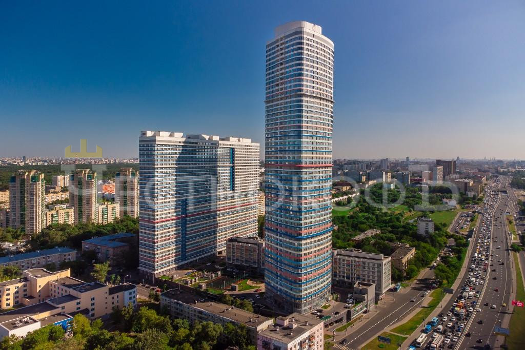 Царь в современной Москве: ЖК «Триколор» — новый дворец