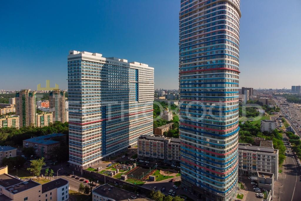Царь в современной Москве: ЖК «Триколор» — новый дворец
