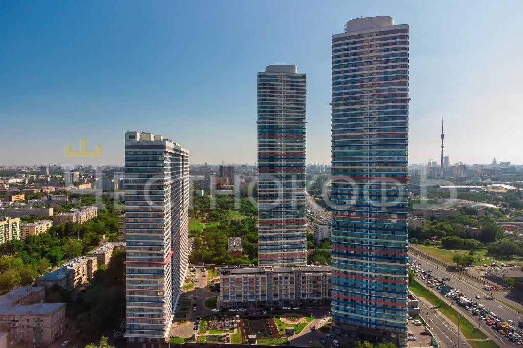 Царь в современной Москве: ЖК «Триколор» — новый дворец